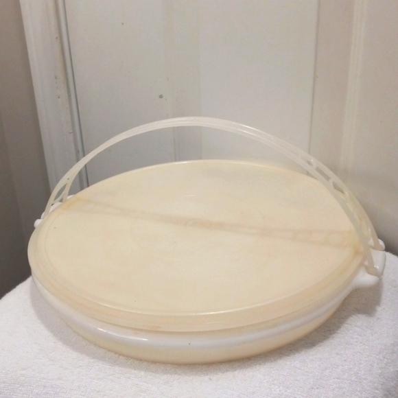 Tupperware 12" Round Veggie Carrier With Lid - Picture 2 of 4